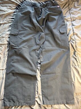 Relaxed Black Cargo Pants for Men with Elastic Waist